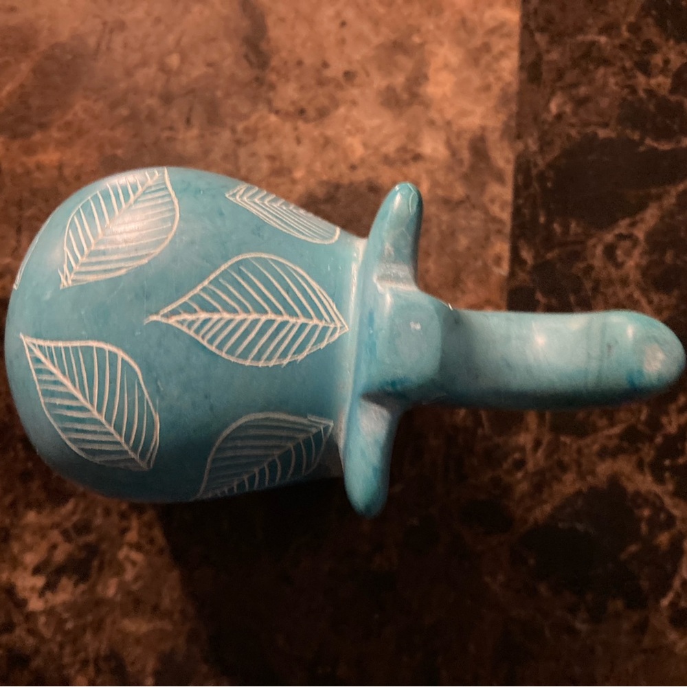 Hand-carved soapstone elephant tinted a charming turquoise with white detailing - Picture 6 of 6